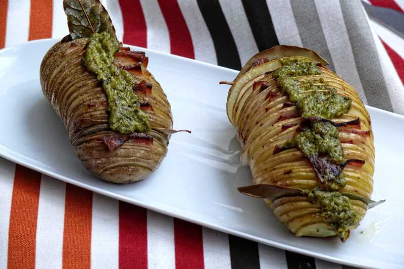 Patatas Al Horno : Hasselback Con Bacon Y Pesto